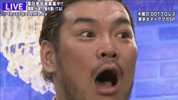 男色ディーノ、ブチギレて女子レスラーに液体をぶちまける