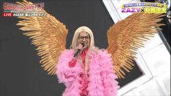 片寄涼太、スタイルの良さ際立つZAZYコスプレ姿に絶賛の声「足なっが！」「エグい！」