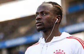 マネのW杯出場可否は数日間の検査で見極めへ…バイエルンが右腓骨頭の負傷を公式発表、シャルケ戦は欠場