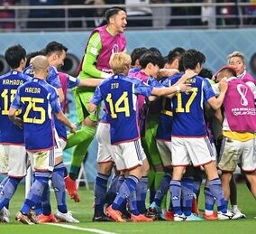「この驚きの歓迎にふさわしい英雄たち！」帰国した森保Ｊへの熱烈な出迎えをFIFA公式が公開！世界中から賛辞殺到「真のヒーローはカタールで最高だった日本のファンだ」【Ｗ杯】