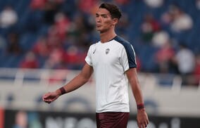 「髪型も変わりません。笑」W杯ではピッチ解説で話題の槙野智章、子供の頃から知る森保一監督と2ショット「本当にお疲れ様でした！」