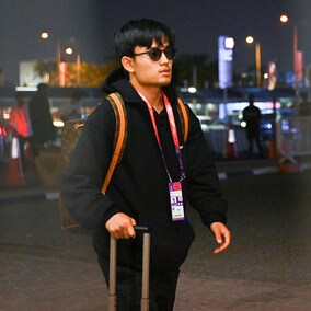 久保建英が”グラサン姿”でカタール入り！前倒し合流でＷ杯に向けて臨戦体制へ！