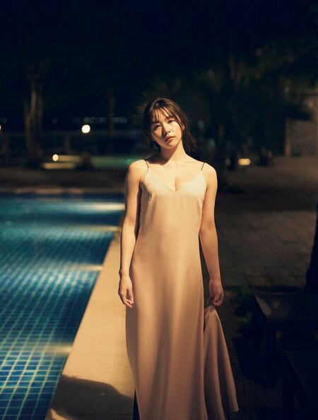 「桜井日奈子10周年記念写真集 鴇色」（東京ニュース通信社刊）