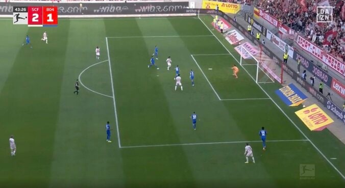 【写真・画像】「子供ですよ！！」ファンが目を疑う“まさかの光景”「どんどん出てくるな」バイエルン、17歳の“新たな神童”がデビュー　1枚目