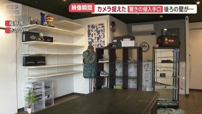 ほぼすべての商品を盗まれた店内