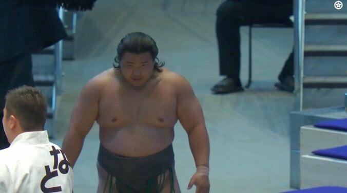 鍛え抜かれた分厚い上半身の24歳逸材力士
