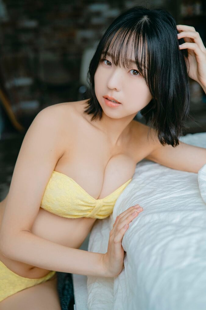 アップアップガールズ（2）・鍛治島彩、“魅惑の曲線美”を披露  『ヤングキングBULL』初登場＆巻末グラビア 1枚目