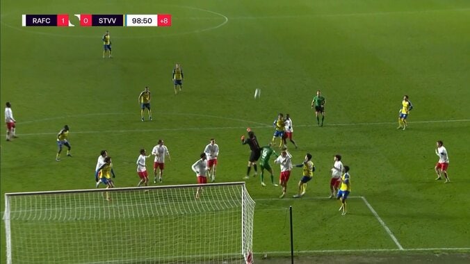 一体何が起きた？日本代表GK2人が空中戦で激突…「小久保大暴れすぎ」 3枚目