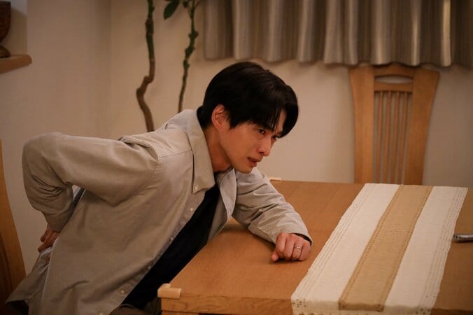 【写真・画像】「詰めが甘いんだよ」勝ち誇る不倫妻の表情が一変 “隠し撮り”スマホの画面に「これ、配信…？」 夫が逆襲する『余命3ヶ月のサレ夫』第6話　2枚目