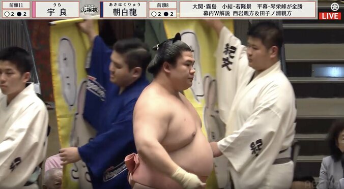 【写真・画像】勝ったのに力士が苦悶…行司も思わず二度見「えっ？」「大丈夫なの」 “思わぬハプニング”にファンざわつく　1枚目