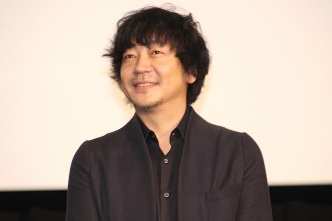 AKIRA、特殊メイクでおじいちゃんに　学校での撮影で生徒に気づかれず苦笑い 4枚目