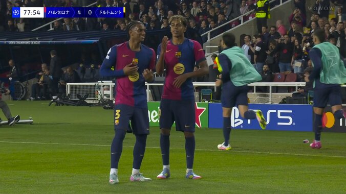 17歳は反則だろ！バルサの至宝“神の子”ヤマルがDFとGKを手玉に取る圧巻の超技巧シュート！「ちょっと浮かしてんのエグい」「できないことないのかよ」 4枚目