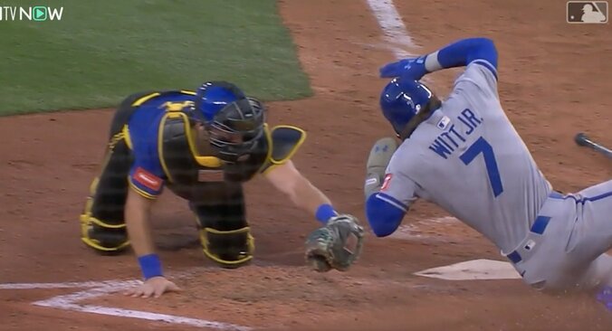 【写真・画像】一体、何が起きた？ 大谷翔平、投手直撃で“まさかの光景”「どういうこと？」 “謎の打球”が相手野手に飛んでいく「珍プレー行き」　1枚目