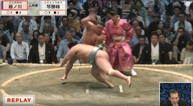 21歳小兵力士に衝撃「まるで空気投げ」 関脇を“ほぼ触れず”に撃破…衝撃の秒殺劇に実況驚き、館内は呆然 2枚目