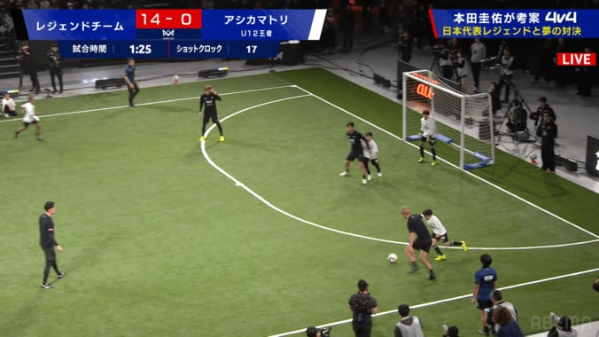 「容赦なさすぎ」本田圭佑、小学生相手に“黄金の左”で豪快ゴール「マジかよ！」解説も絶叫した有言実行のガチシュート 3枚目