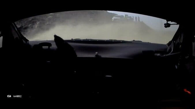 世界ラリー「同じ場所、同じ瞬間に」2車連続“迷子になる”まさかの珍プレー「これはわかりづらい」ファンも同情 2枚目