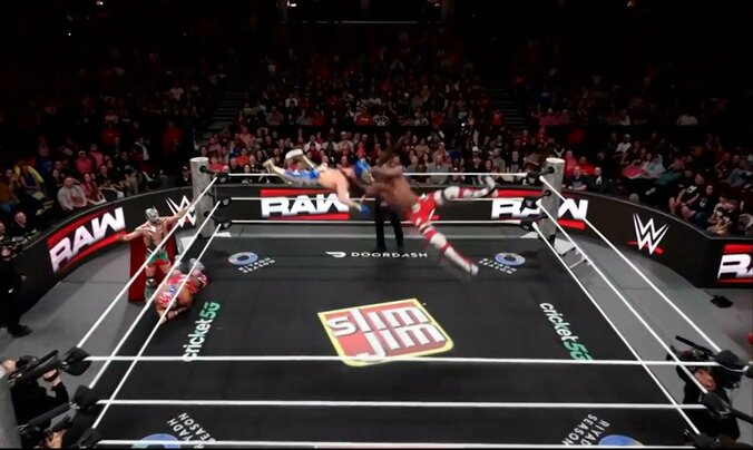 「どんな迎撃だよw」反対側のコーナーから飛んで…“規格外”の迎撃技が炸裂「なんて技だ！」 5枚目