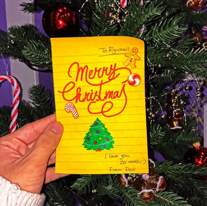 りゅうちぇる、ぺこからのサプライズに感激 2枚目