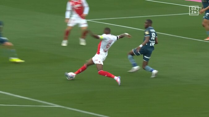 最強かよ！南野拓実、強豪マルセイユとの上位対決で値千金の先制弾！「この試合で決めるのはえぐい」相手DF呆然の超高速ワンタッチシュート！ 5枚目