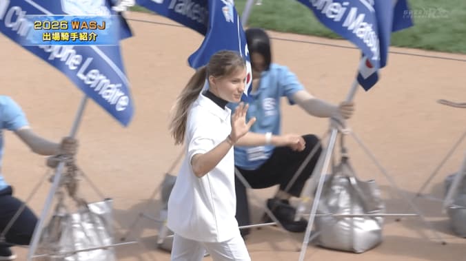 「ビジュ良すぎ」フランス出身“27歳美人騎手”が札幌に降臨