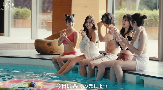 【写真・画像】キレイなおねえさん・32歳中野綾香、美バストあらわな黒ビキニでフェロモン全開！年下男子とプールを満喫　2枚目