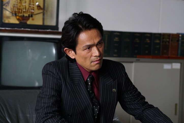 江口洋介、『孤狼の血』若頭役は「新たな名刺代わりの一本」　場面写真解禁