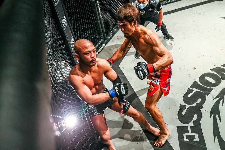 無観客が生んだ劇的KO決着 MMA“7戦全勝”男を豪快に沈めて「俺がチャンピオンだ」