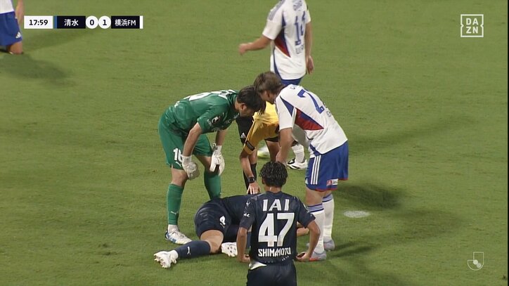 【映像】GKとDFが激しい衝突