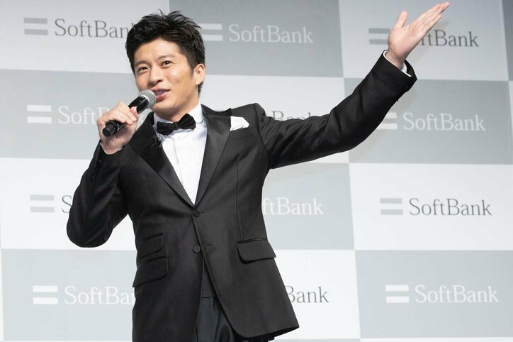 【画像】田中圭＆“お父さん”の可愛らしいキスに、報道陣ほっこり（23枚）