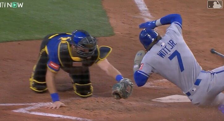 【写真・画像】一体、何が起きた？ 大谷翔平、投手直撃で“まさかの光景”「どういうこと？」 “謎の打球”が相手野手に飛んでいく「珍プレー行き」　1枚目