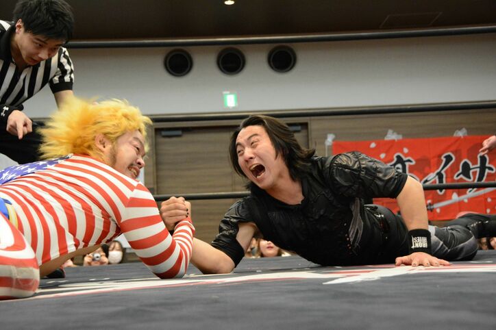酒を飲みながらプロレスを楽しむ プロレスリングBASARAの新機軸『酒場プロレス』