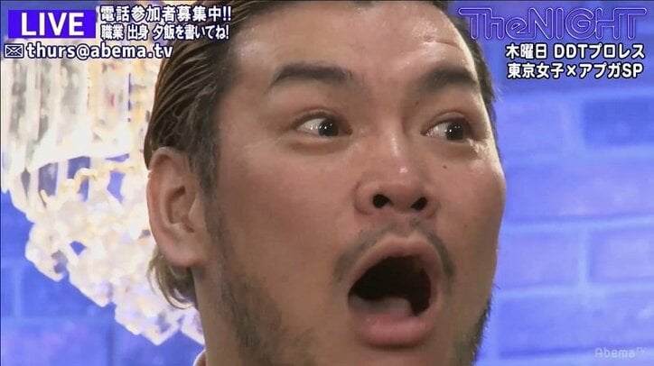 男色ディーノ、ブチギレて女子レスラーに液体をぶちまける