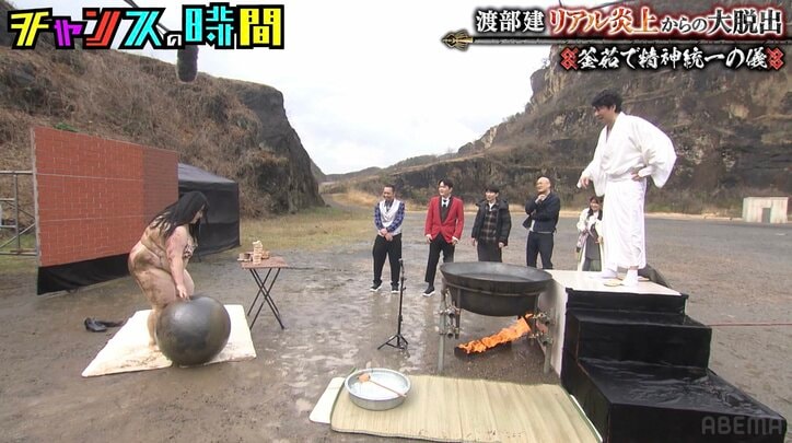 【写真・画像】オダウエダ植田、セクシーなビキニ姿で泥まみれに「何やってんの！」「見えますから」ツッコミ殺到　2枚目