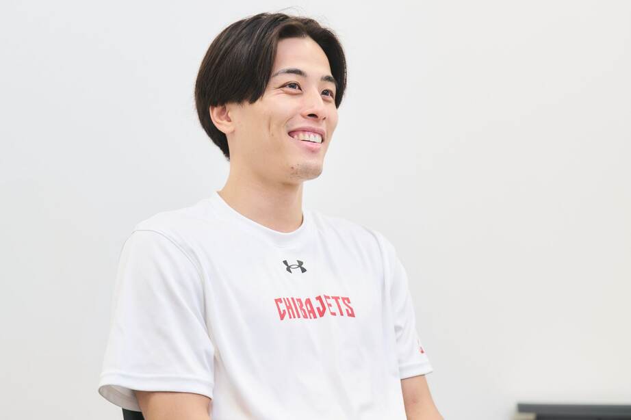 戦術や代表選手の心境など、司令塔の視線でバスケとサッカーの共通点を語った ©Yuki Suenaga