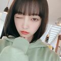 「全部可愛い」「もう可愛すぎてやばい」堀未央奈、萌え袖ウィンクショットを公開しファン歓喜