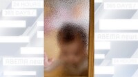 【映像】すりガラスに顔を押し付け“変顔”になってしまう赤ちゃん
