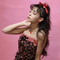 「お人形さんみたい」「完璧の顔立ち」世良マリカ、ガーリースタイルを披露し反響