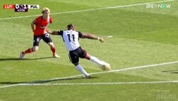 「何やってるんだ！」「いつも寄せが甘い…」橋岡大樹に海外ファンから批判殺到…フィジカルモンスターに豪快な一撃をぶち込まれた瞬間「冗談だろ」「なぜ契約した？」