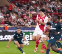 ぴょんっ！ 南野拓実の“緊急神回避”が話題「ナイスジャンプ！」２ゴールに続きアシストも記録で「タキがえぐい」「すげーな」