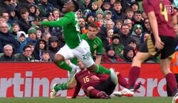 「何やってんだ！」２秒間で“危険タックル”を連発した一部始終…ラフプレーのベルギー代表DFに「スタメンに相応しくない」「EUROでは起用できない」など懐疑的な声