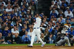 ウソだろ…！？ 大谷翔平に「ドン引き」“悪球打ち”豪快弾→相手捕手のリアクションが話題に「打つと思わないだろ」