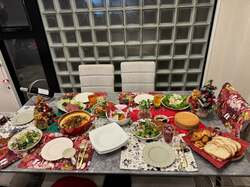 堀ちえみの夫、妻が作ったクリスマスの豪華な食事を公開「ありがたくいただきます」