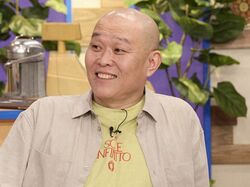 千原せいじ、隣にいる有名女性タレントに突然“強めな”ボディタッチ！濱家が驚き「すごいな」