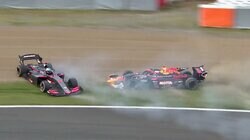 “日本最速”の舞台で壮絶クラッシュ…「ここだけは譲れない」勝敗を分けた名勝負の衝撃結末