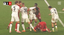 「煽りすぎだろ」“やりすぎ挑発”であわや大乱闘！「余計なこと言うな」両軍沸騰にスタジアム騒然→警告３枚でファン呆れ