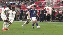 「評価爆上がり」22歳日本代表DF、ジダンばりの絶品スルーパスが話題沸騰「そこ見えてんのか」「凄まじい逸材」極上タッチで決定機演出の瞬間