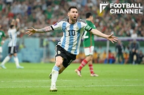 相手2人を股抜き！？ メッシのゴールが半端ない！ 地を這い針の穴を通す驚愕の一撃