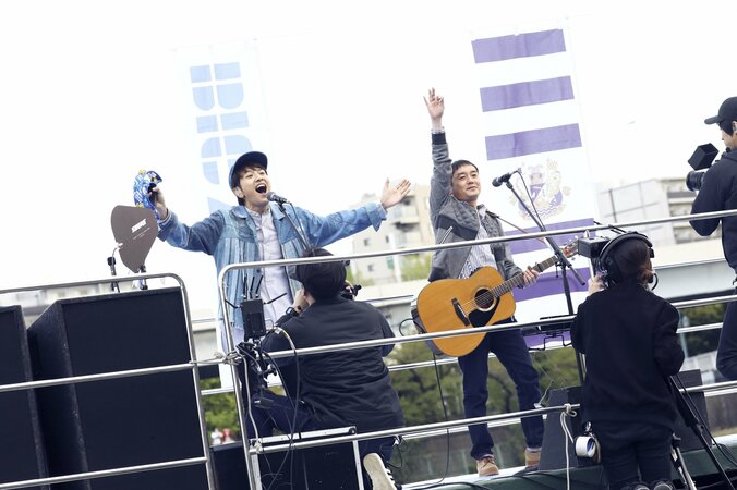 ゆず、船上ライブで隅田川の空に「栄光の架橋」響かせる＆ツアー3公演追加決定 6枚目