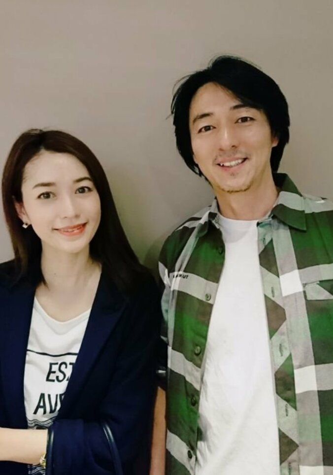 細川直美、夫・葛山信吾の誕生日に2ショット公開「美男美女！」「憧れの御夫婦」の声 1枚目