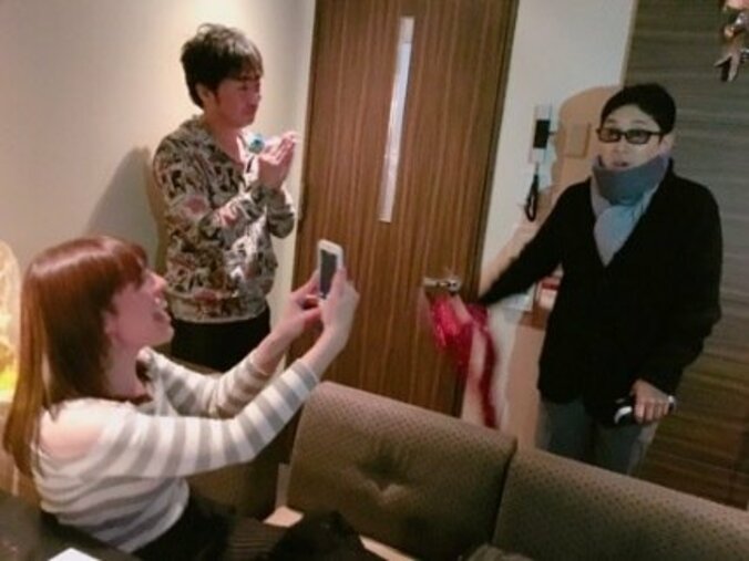 杉浦・辻夫妻、千秋、すみれら集結　薬丸裕英の豪華サプライズパーティー 2枚目